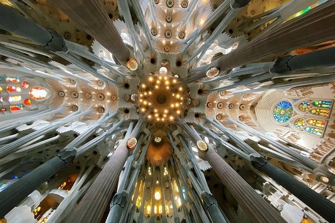 Sagrada Familia Private Tour with Expert Guide - What Happens on the Inside Stops: Basilica Viewing at Your Pace