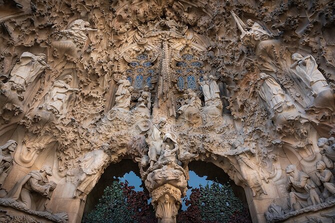 Sagrada Familia Private Tour with Priority Entrance - Priority Entrance at Sagrada Familia: Why It Actually Matters