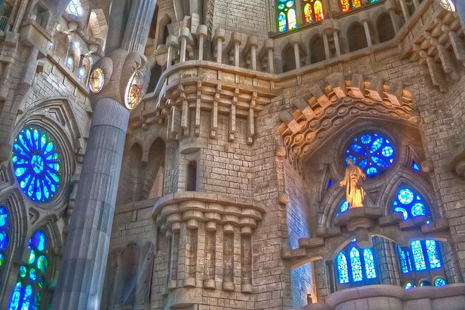 Sagrada Familia Private Tour with Skip-the-Line Ticket - Practical tips so your visit doesn’t get derailed