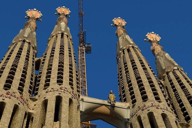 Sagrada Familia Private Tour with Skip-the-Line Ticket - Meeting points and how the tour really ends