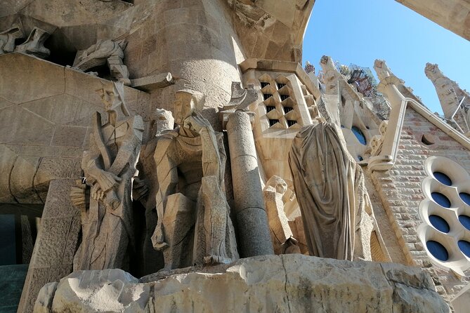 Sagrada Familia Skip The Line Guided Group Tour with Options - Group size and headsets: how the tour stays friendly and audible