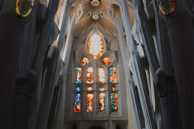 Sagrada Familia Skip the Line Tour Optional Small Group - Why an audio headset changes everything in a crowd