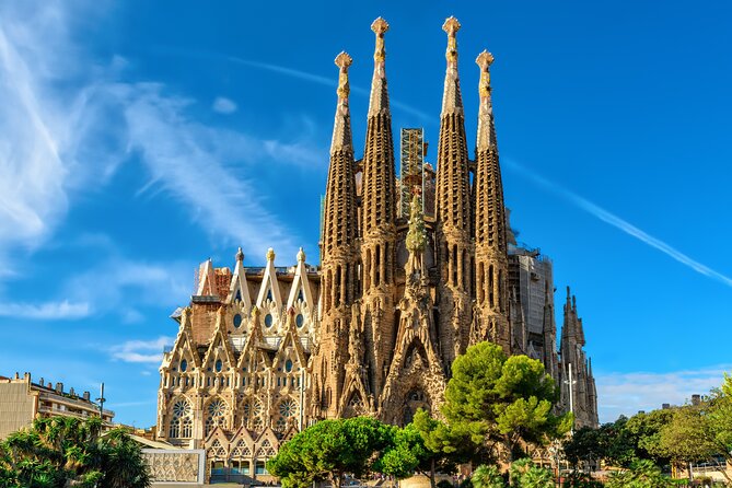 Sagrada Familia Small Group Guided Tour - Why Sagrada Familia is worth a guided visit (even if you’ve booked elsewhere)