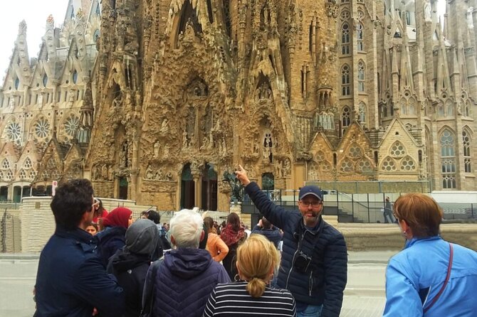 Sagrada Familia Small Group Guided Tour - Inside the basilica: where the columns and ceiling do the talking