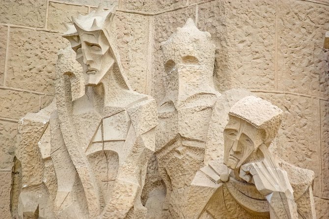 Sagrada Familia Tour with Express Entry and Local Guide - Stop 2: entering the basilica with fast-track access