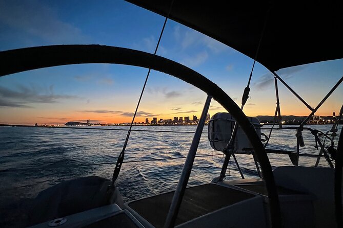 Sailboat ride for private groups in Barcelona - Where you meet and how timing works (opening hours matter)