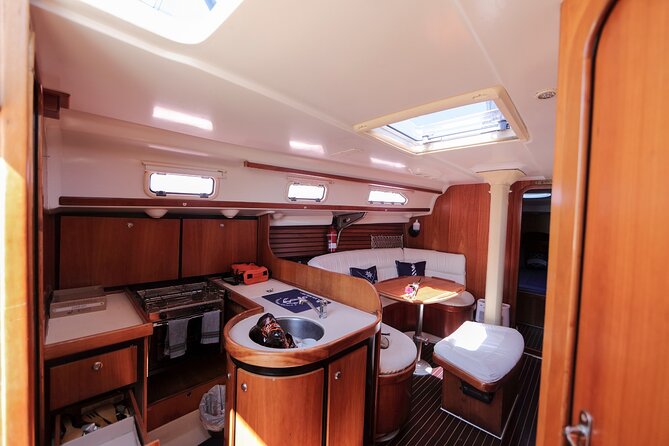 Sailboat ride for private groups in Barcelona - Best moments to book: birthdays, couples, and “let’s celebrate without stress”