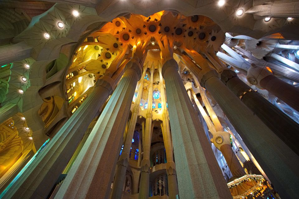 Sailing Experience, Sagrada Familia & Park Guell - The short coach leg: a quick reset before Park Güell