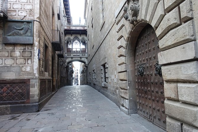 Savor Spain: Food, Wine, History & Culture Small Group Tour in Old Barcelona - What you’re really getting: 15 dishes and drink stops that make sense