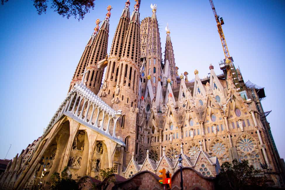 Segway Tour: Gaudi Highlights - The Photo-Stop Rhythm: How the Short Guided Minutes Work
