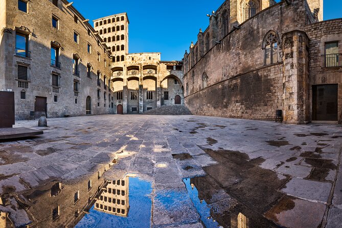 Self-Guided Audio Tour - Legends of the Gothic Quarter - The in-between segments: street, square, and a palace stop