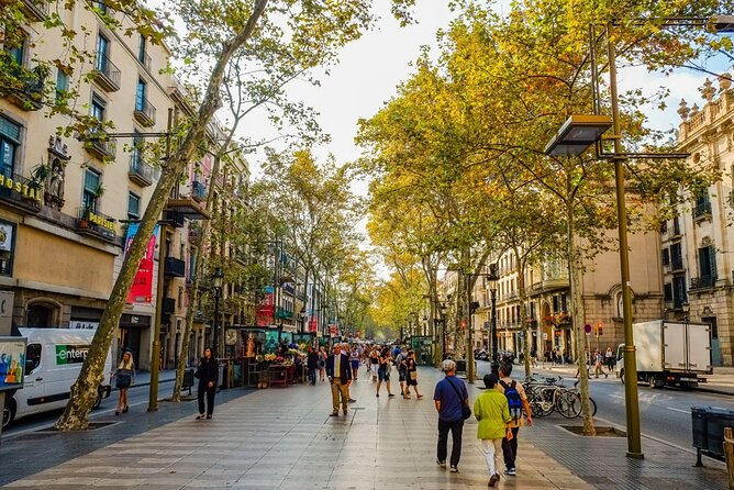 Self-Guided Audio Tour-The Surrealist Barcelona of Dalí and Gaudí - The theatre and other historic landmarks: where the story keeps moving