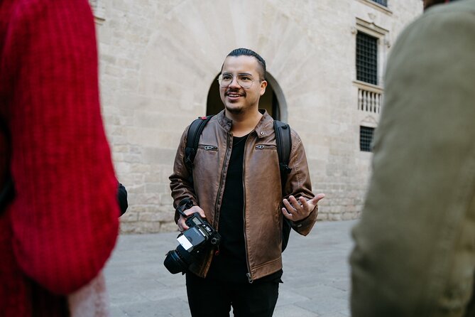 Shine in the Streets of Barcelona: cinematic & candid photos - Gothic Quarter lanes and Placa Del Rei: getting variety in one hour