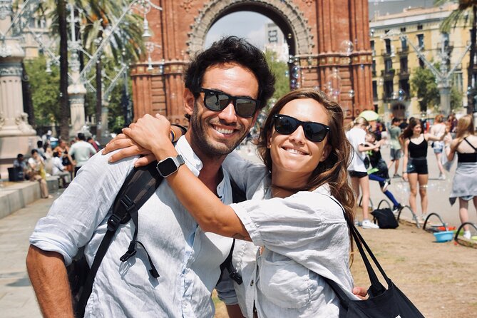 Sightseeing by Bike & Photo Shooting - Meeting Point at Carrer dels Escudellers: Start Simple