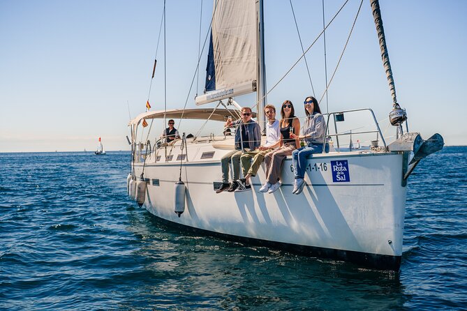 Sitges sailing, walking and winery tour - Stop 1: The Sitges sailing cruise and that sea-level viewpoint