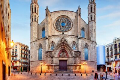 Skip-the-line Barcelona Cathedral with Private Guide - Barri Gòtic first steps: narrow lanes and Roman clues