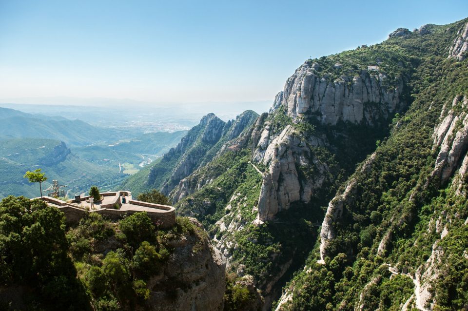 Skip-the-Line Barcelona & Montserrat Tour with Pick-up - Montjuïc and the 1992 Olympic footprint: views with context