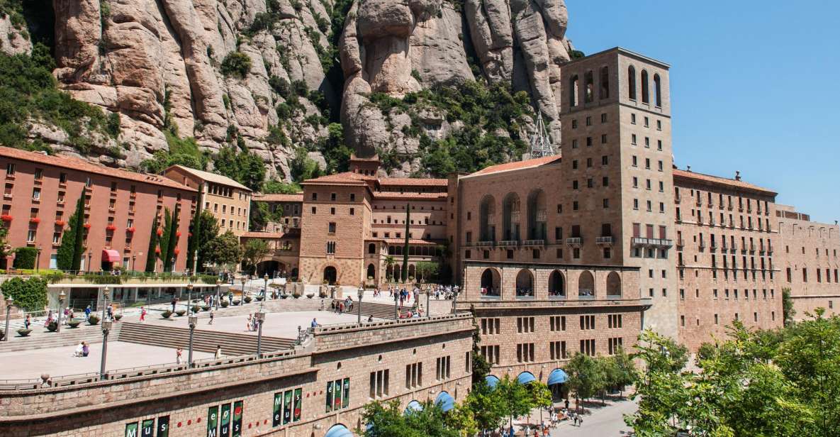 Skip-the-Line Barcelona & Montserrat Tour with Pick-up - Comfort and pace: why the guides make a difference