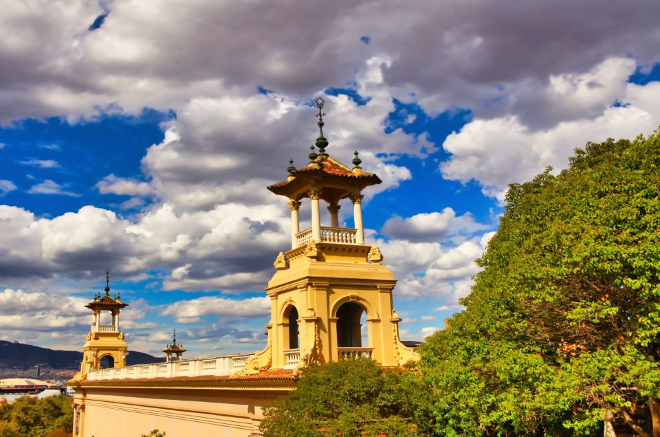 Skip-the-line Montjuïc Castle Tour with a Cable Car Ride - Choosing the 2.5-hour vs 3.5-hour option (and the car transfer tradeoff)