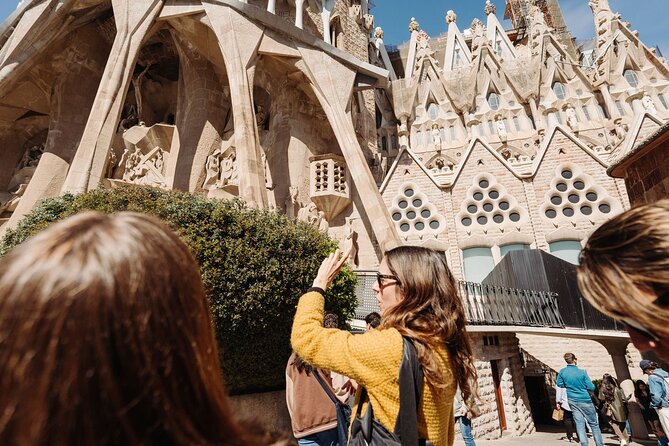 Skip the Line Sagrada Familia Guided Tour & Optional Cava Upgrade - Museum highlights and Gaudí’s crypt visit