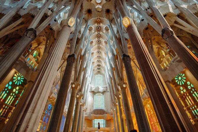 Skip the Line Sagrada Familia Guided Tour & Optional Cava Upgrade - Guides in action: what names like Alberto and Maria can mean for your experience