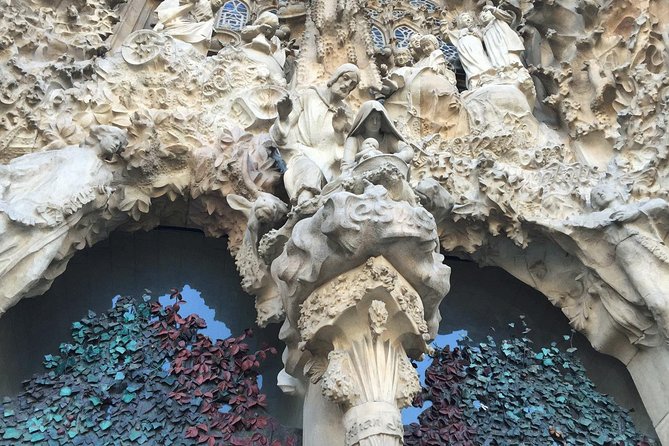 Skip The Line Sagrada Familia Small Group Tour - Museum Exhibits Inside: Getting Context Without Losing the Magic