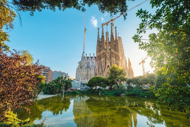 Skip The Line Sagrada Familia Small Group Tour - Group Size, Language, and Pacing That Won’t Crush Your Day