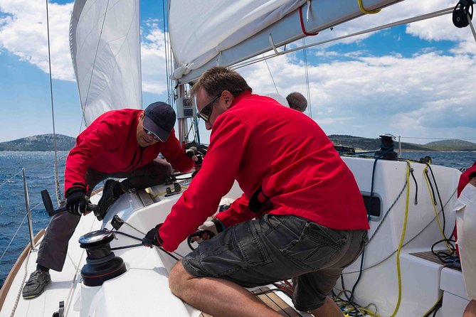 Small-Group Sailing Lesson in Barcelona - Getting to Business Yacht Club Barcelona and boarding smoothly