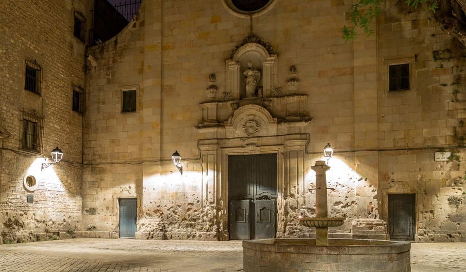 Stories, Legends and Mysteries of Barcelona - Meeting Ivan in black at Carrer d’Estruc and Carrer de Fontanella