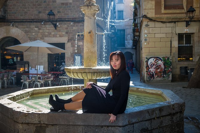 Sunny Barcelona Photoshoot - Posing help is the real secret sauce