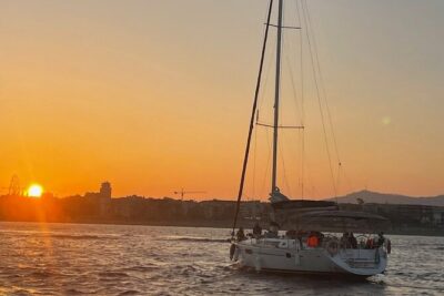 Sunset Sailboat Tour along the Coast with Open Bar - The open bar and the cava flow (and why it affects your comfort)