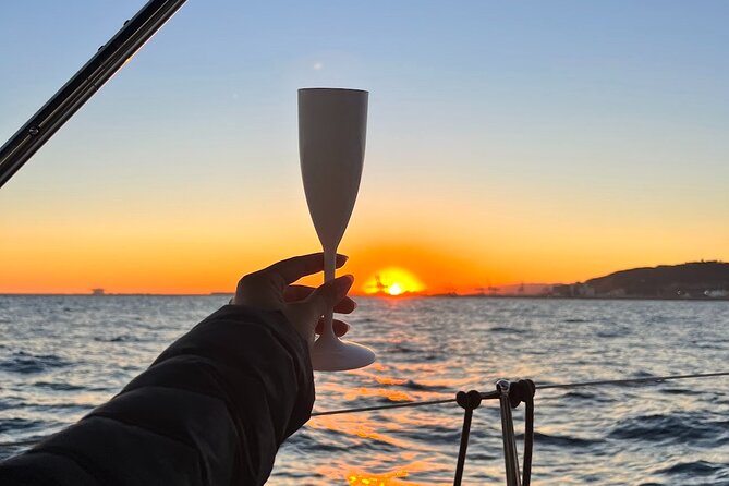 Sunset Sailboat Tour along the Coast with Open Bar - Boat size, comfort, and the “small group” advantage