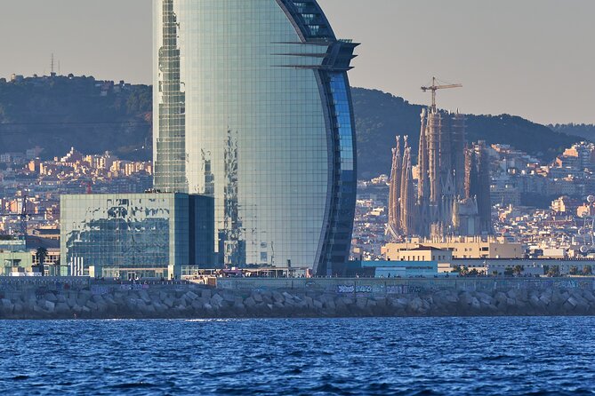 Sunset Sailing Cruise in Barcelona led by Young & Local Captain - The small-group factor: you’ll actually talk to the captain