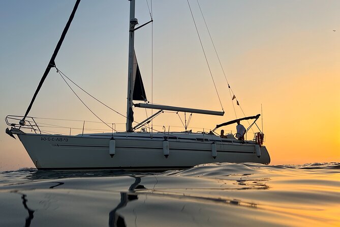 Sunset Sailing Cruise in Barcelona led by Young & Local Captain - Timing and weather: how to handle clouds, wind, and that sunset expectation
