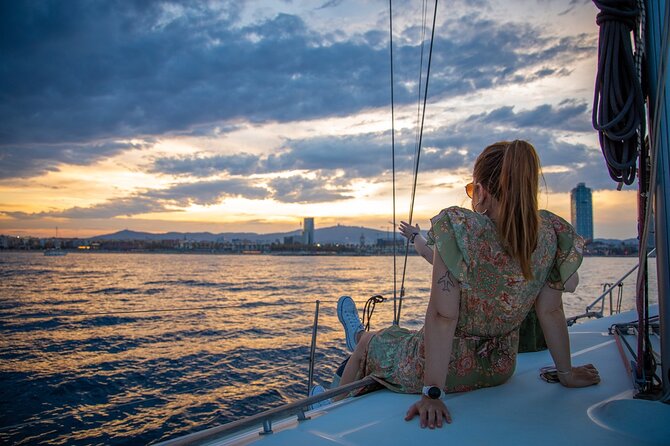 Sunset Sailing Tour in Barcelona - Drinks, Snacks, and the Small-Group Social Flow