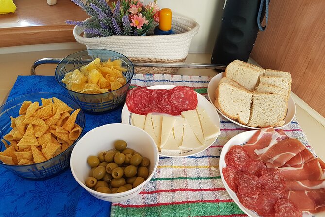 Sunset yacht ride in Barcelona + snacks and drinks - Snacks, drinks, and how the 1.5 hours should feel