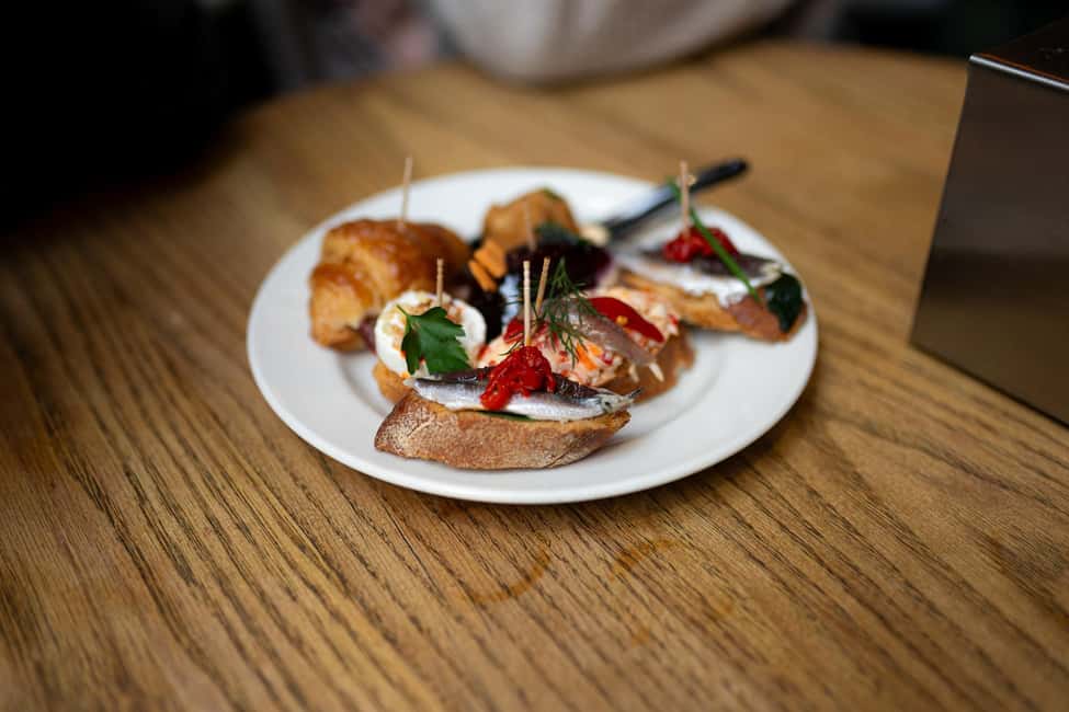 Tapas Food Tour with Dinner in Barcelona - Gothic Quarter in 45 minutes: the dinner-pace payoff