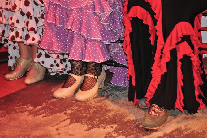 Tapas, Wine and Flamenco Private Tour in Barcelona - Palau Dalmases flamenco: the one-hour show, the drink, and the seating reality
