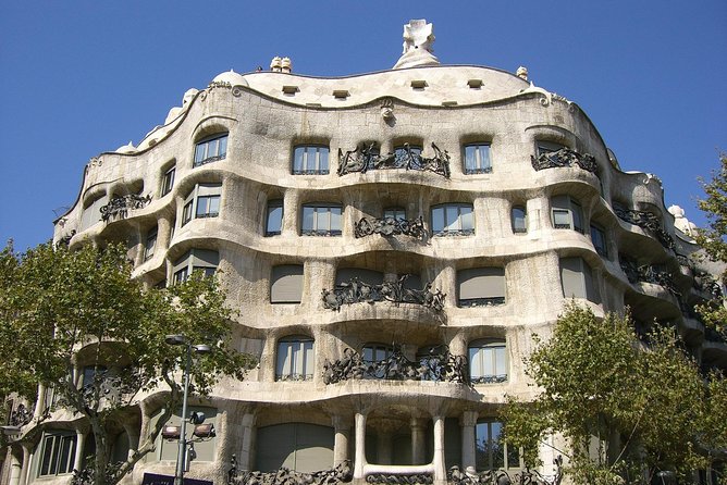 Taxi Transport from Barcelona airport to hotel - Why this 8-person airport taxi is such good value