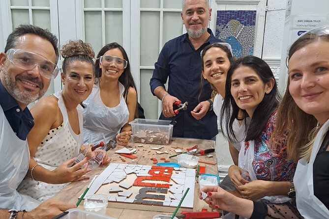 Teambuilding Barcelona: Create the logo of your company in mosaic - Mosaiccos and trencadís: what you’re really learning
