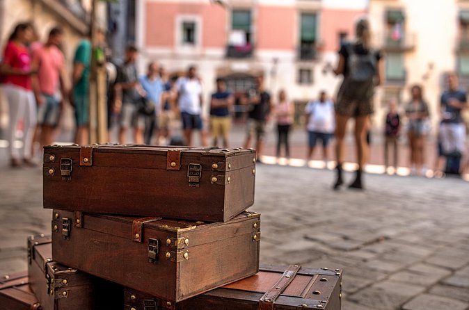 The Goldheist - Private City Escape Game in Barcelona - Carrer de Montcada: where the clues start to connect