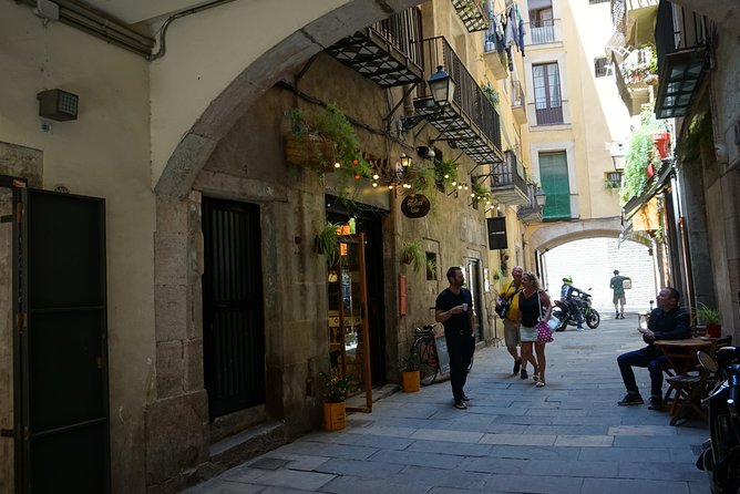 "The Shadow of the Wind" Novel Walking Tour - Santa Maria del Mar: Gothic Calm After the Plot Noise