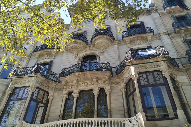 The Story of Gaudi and Modernism Private Walking Tour - Where you meet, where you end, and how that shapes your day