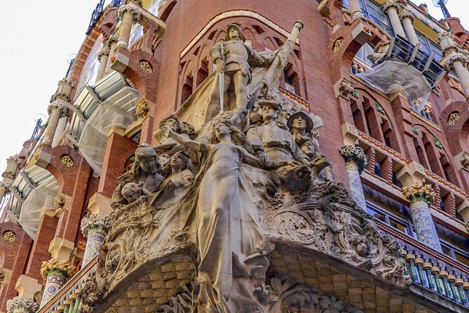 The wonders of architecture 2 hours on foot in Barcelona - Plaça Catalunya: The Boundary Between Barcelona’s Old and Modern Faces