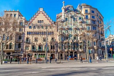 The wonders of architecture 2 hours on foot in Barcelona - Where This Walk Starts and Ends (and Why That Matters)