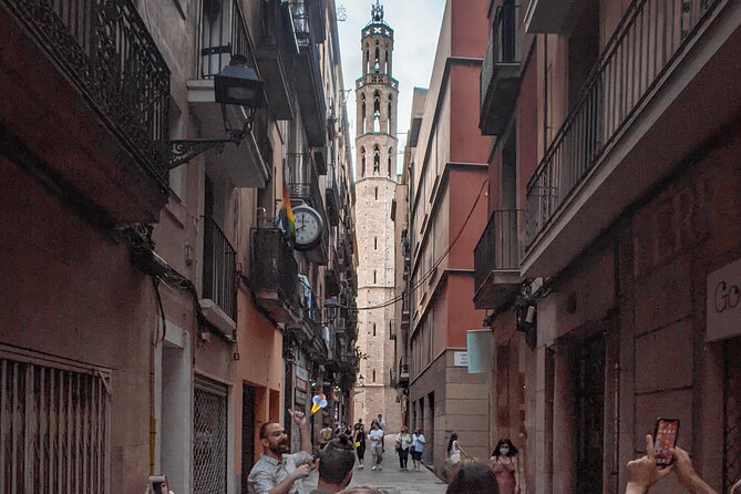 Together Food and Culture Walking Tour in Barcelona - Stop 2: an artisanal neighborhood feel and more to taste