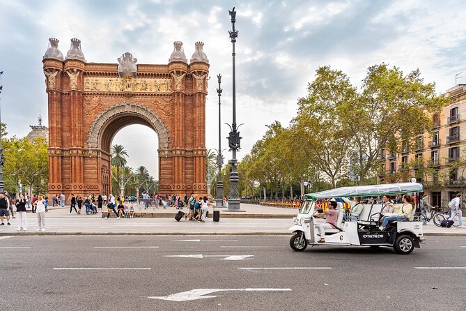 Tour Welcome Barcelona with Local Guide in Eco Tuk Tuk Private - Key highlights worth knowing