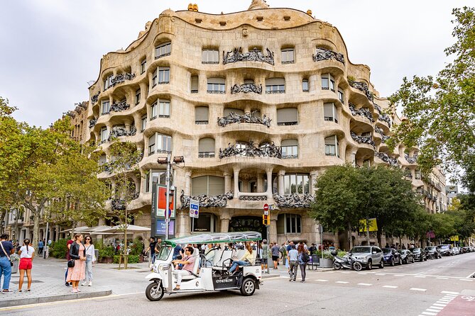 Tour Welcome Barcelona with Local Guide in Eco Tuk Tuk Private - Gaudí highlights with real stop-and-see moments: Sagrada Família and Casa Milà