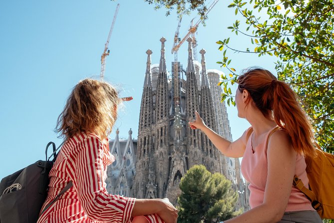 Treasures of Barcelona: Private Gaudi Walking Tour - Stop 1: The Early Gaudí Spark You See from the Outside