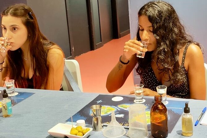 Vermouth Tasting and Crafting in Barcelona - The tasting flight: six vermouths, plus the snacks to match